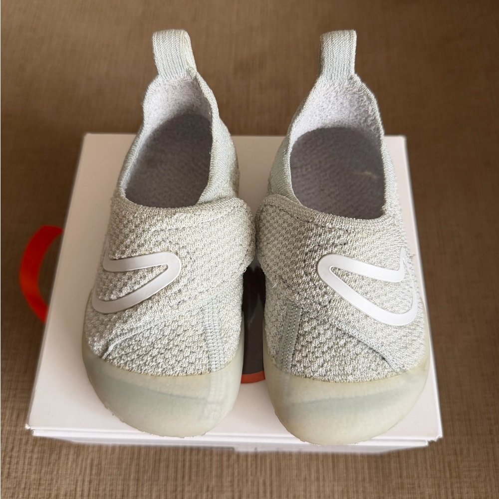 Nike Swoosh 2 (Size 7)